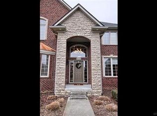 56701 Hartley Dr E, Shelby Township, MI 48316