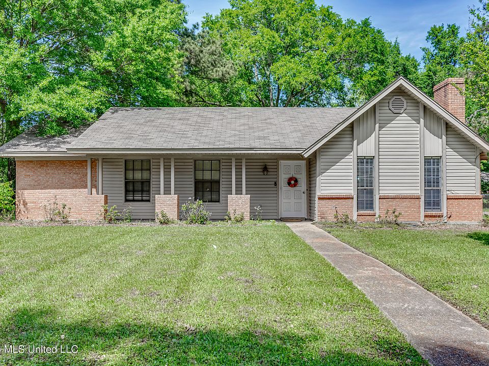 1st image of 130 Cypress Dr