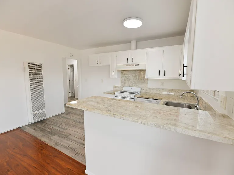1202 Buena Vista — Photo 7