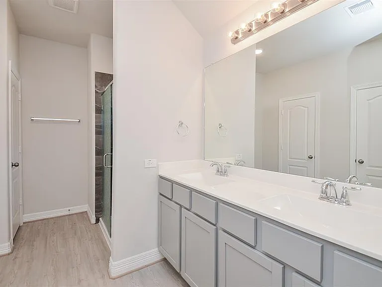 7402 Sunlit Harbor Dr — Photo 11
