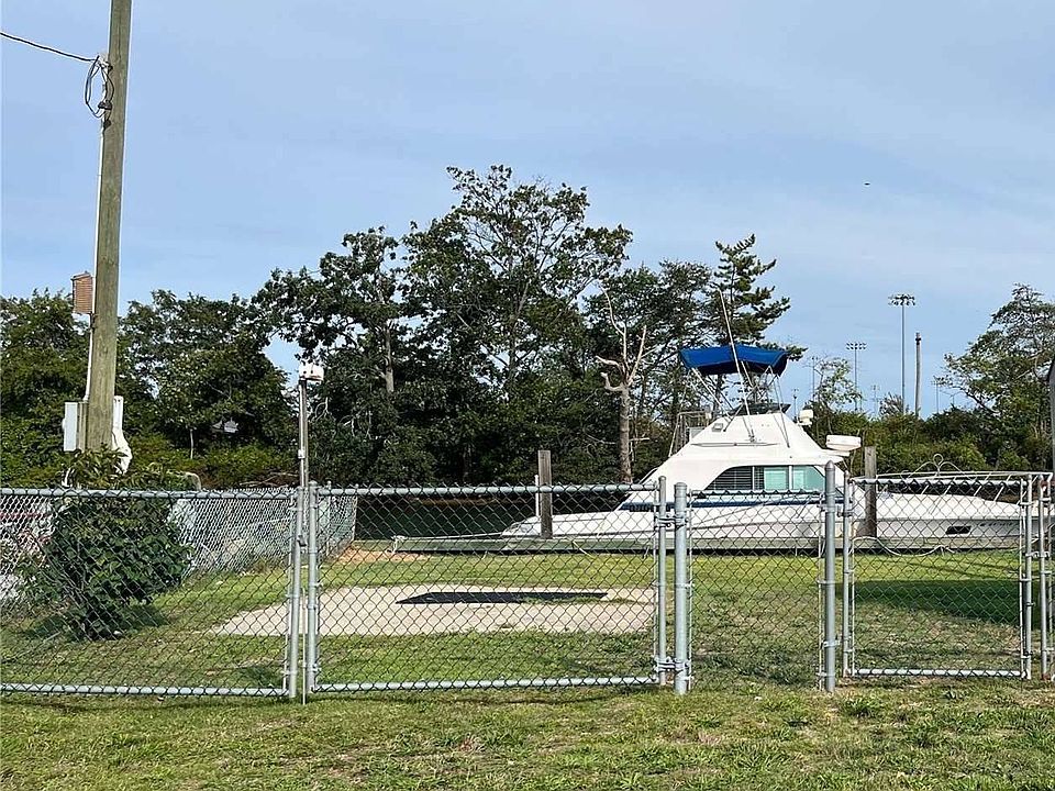 47 Westernconcourse, Amity Harbor, NY 11701 Zillow