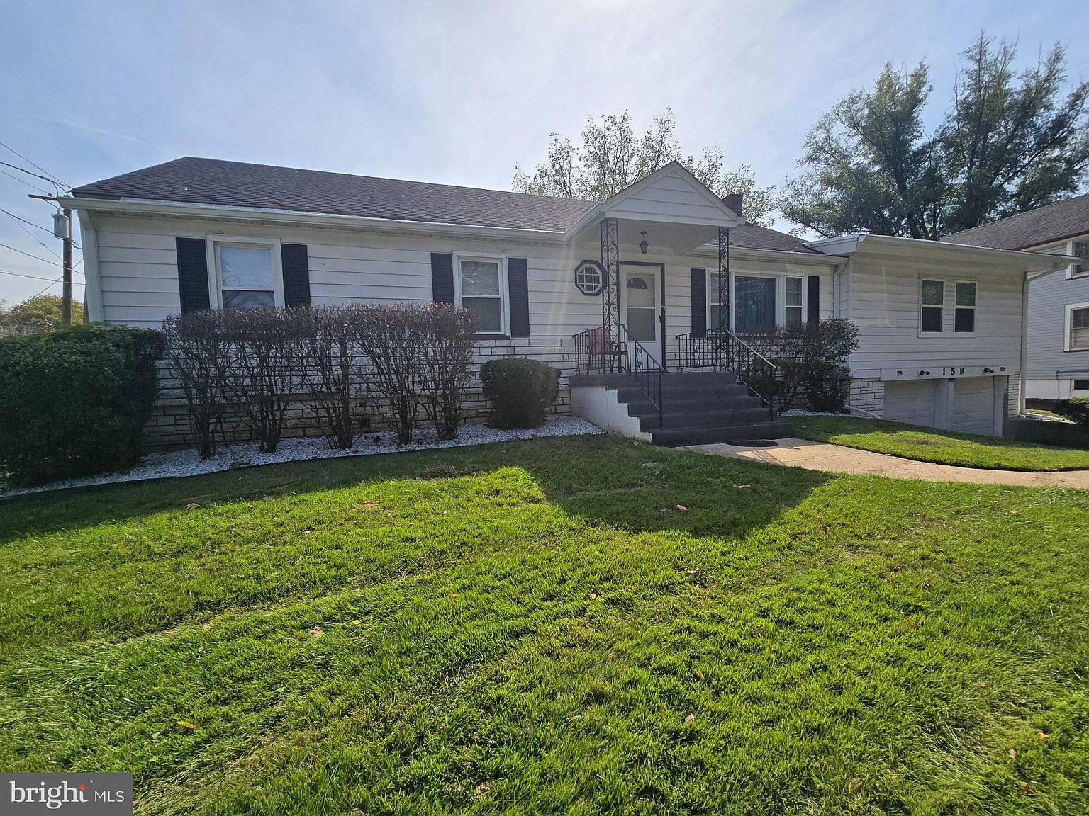 6 bed, 2.0 bath, 1817 sqft, $3,850 — Photo 1