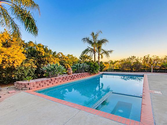 3rd image of 24427 Del Amo Rd