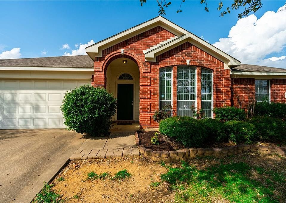 1st image of 303 Cliffdale Dr