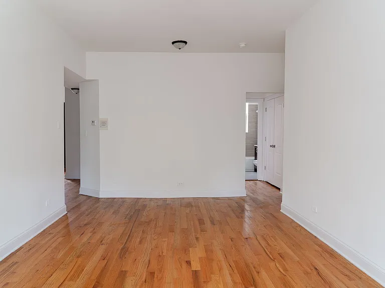 Uptown - 2 Bed / 1 Bath - In-Unit Laundry — Photo 7