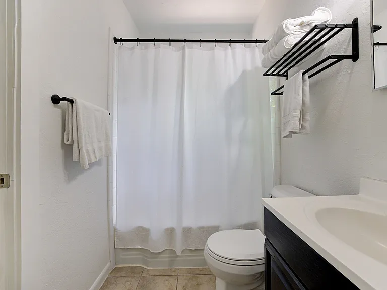 311 S Flood Ave — Photo 26