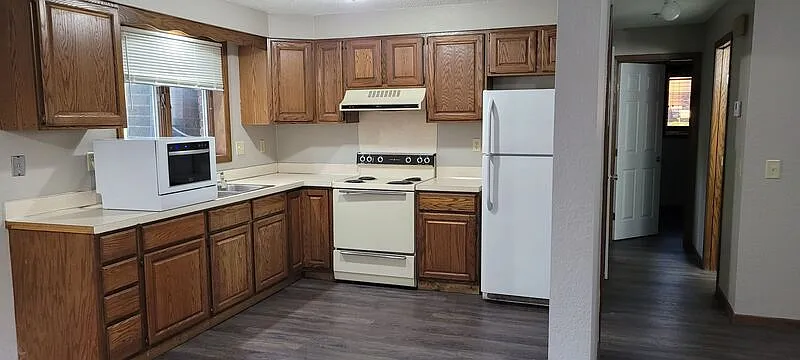 3 bed, 2.0 bath, 1400 sqft, $1,595 — Photo 1