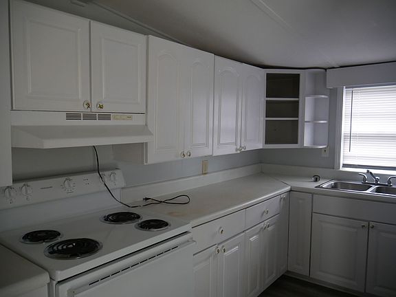3rd image of 2937 Dogwood Cir