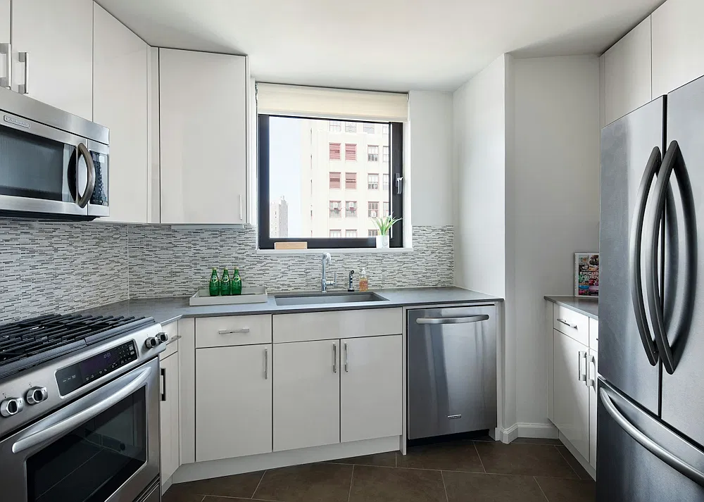 1 Union Sq S — Photo 4