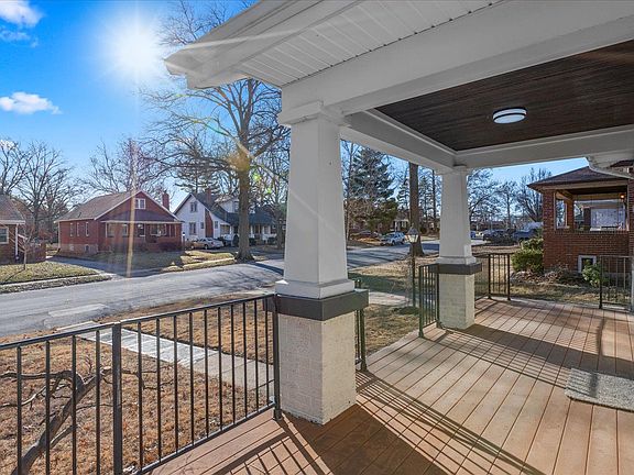 4th image of 2427 Ashland Ave