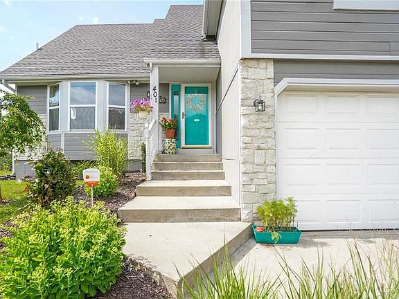 2nd image of 401 SE Ashton Dr