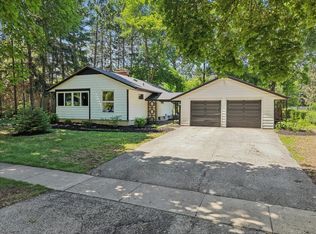 227 Woodland Rd, Libertyville, IL 60048