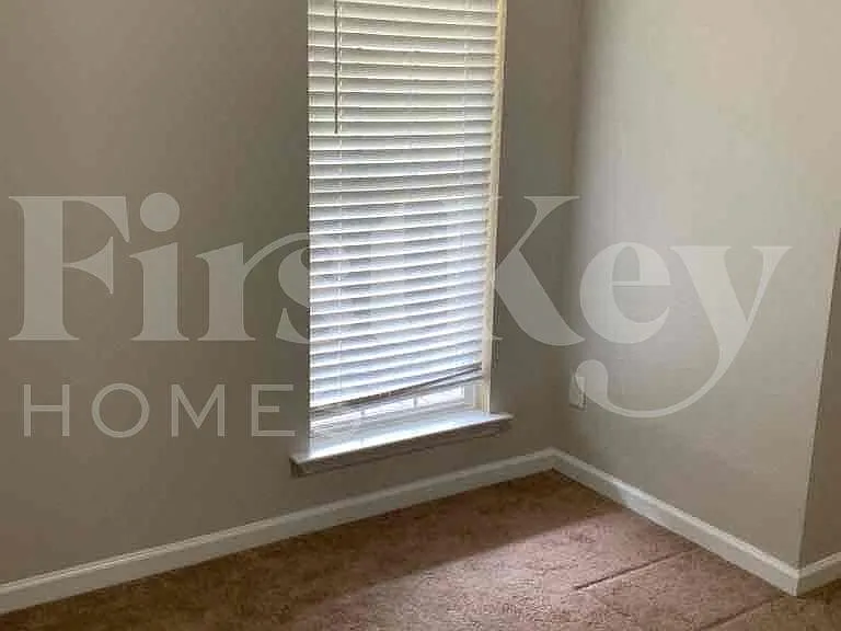 341 Hill Crest Cir — Photo 8