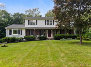 4 Bayberry Ln, New Fairfield, CT 06812