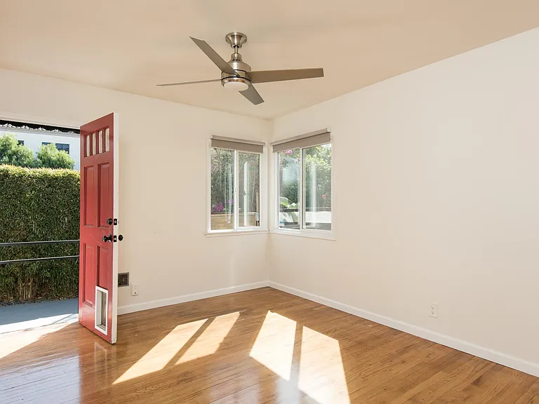 Rose Ave — Photo 2