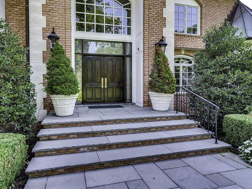 30 Saint Andrews Ct, Old Westbury, NY 11568 | Zillow