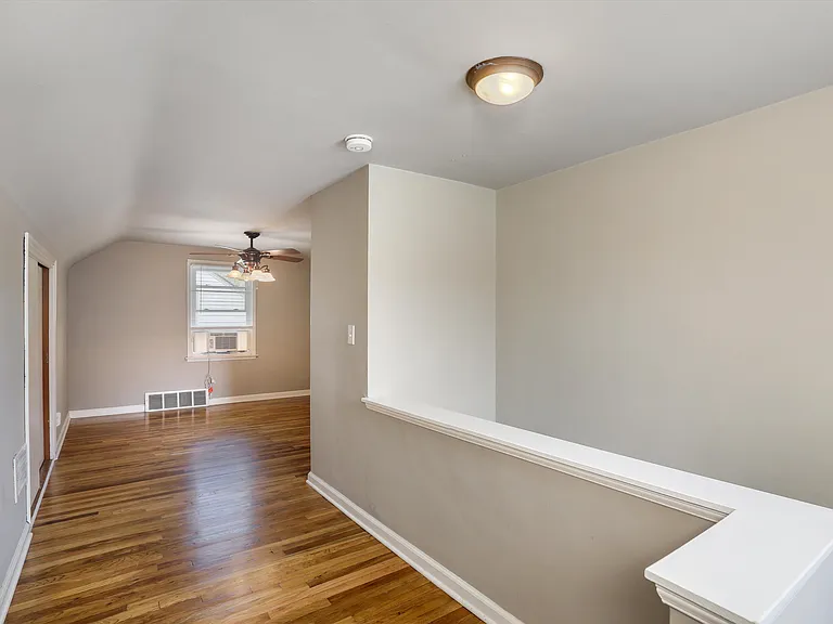 120 N Rembrandt Ave — Photo 12