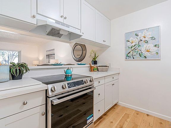 2nd image of 1370 Townview Avenue #206