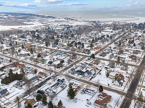 4th image of 705 2nd St