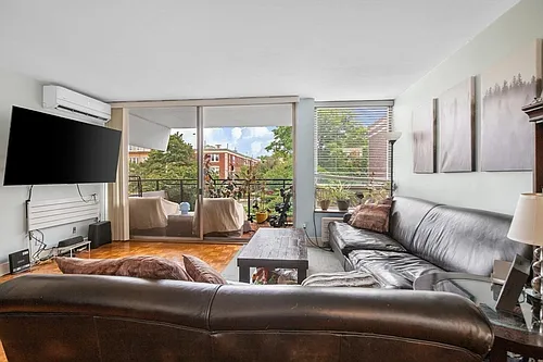 60 Babcock St Photo 1