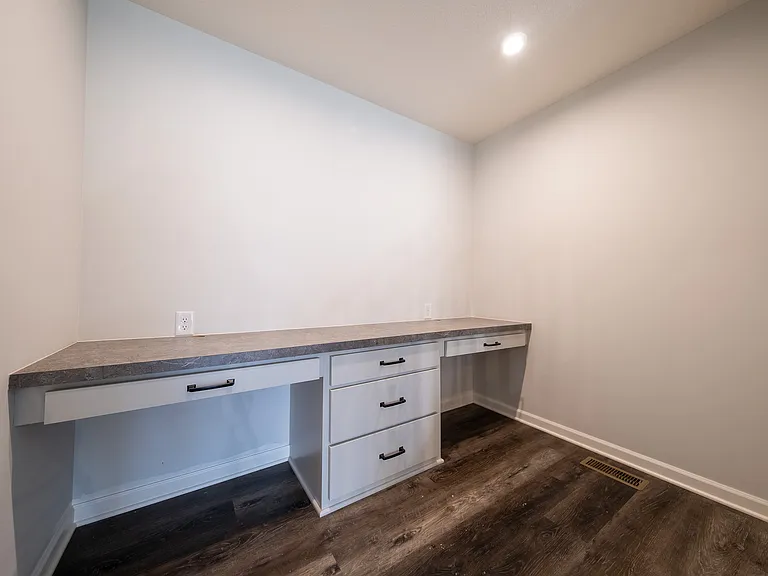 3849 Thrush St — Photo 21