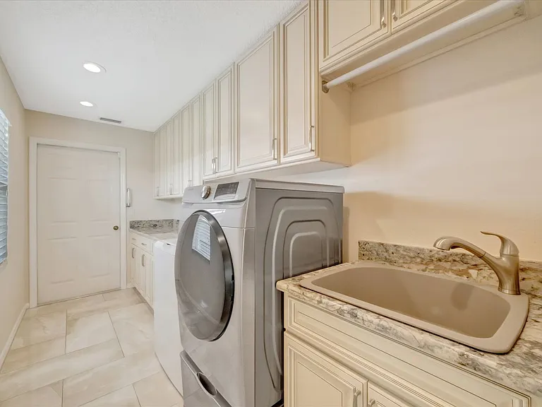 1016 Harbor Town Dr — Photo 20