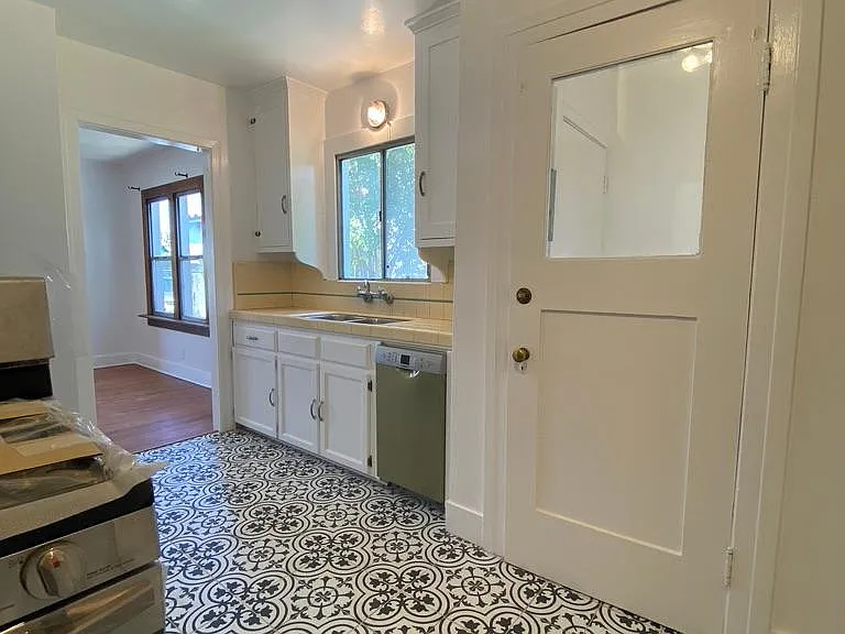 New Stove and Dishwasher