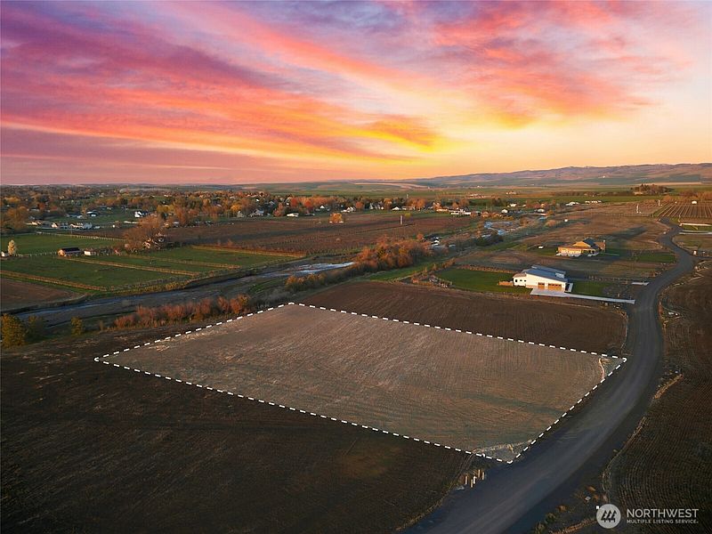 3rd image of 401 Healey Drive
