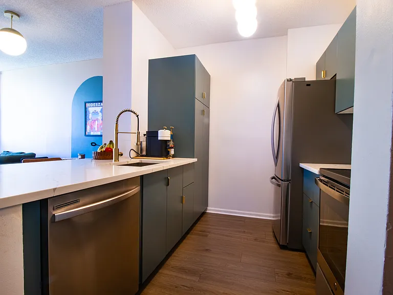 630 Sapodilla Ave #333 — Photo 5