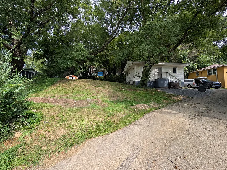 983 Kinsler Ave — Photo 1