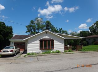 606 Palo Alto Dr, Ellwood City, PA