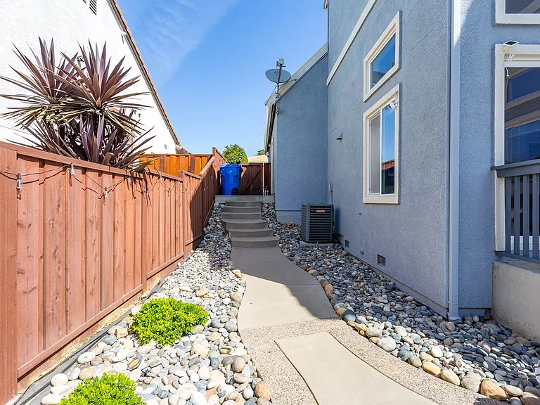 2902 Haddington Ct — Photo 45