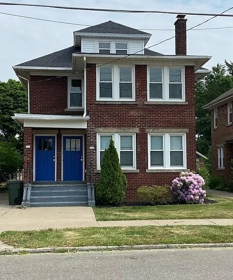 425 W 31st St — Photo 1
