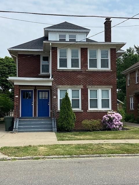 1st image of 425 W 31st St