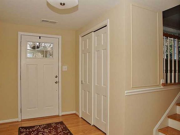 5th image of 5012 Cave Spring Cir SW