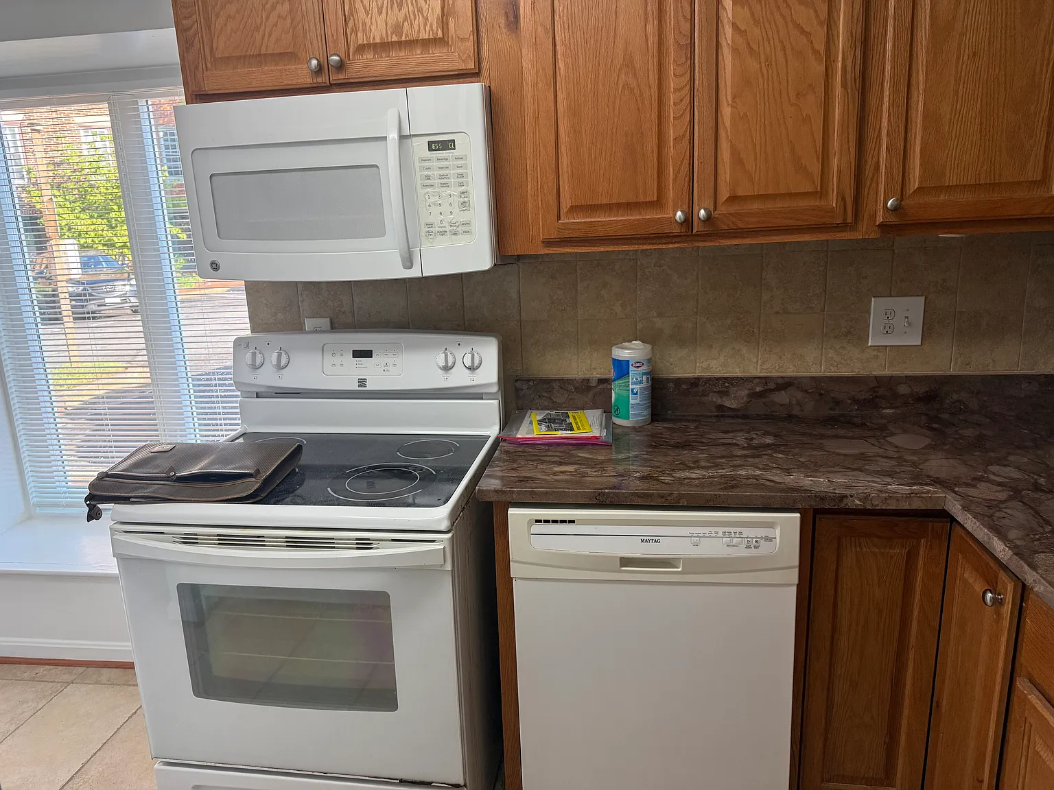 2 bed, 1.5 bath, 1300 sqft, $3,100 — Photo 3