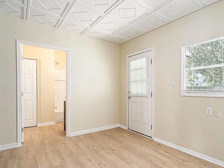 992 Goss Ave — Photo 11