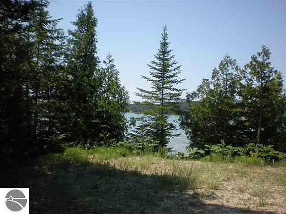 4th image of N Lake Leelanau Dr