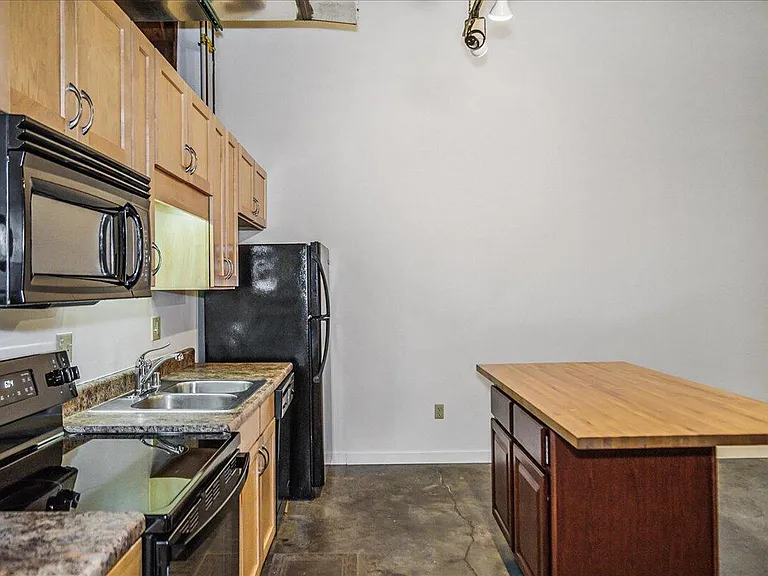 585 S Upper St #114 — Photo 7