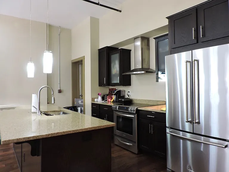 641 Walnut St Apartments — Photo 9