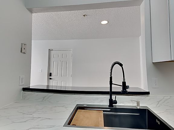 5th image of 2059 Dixie Belle Dr APT P