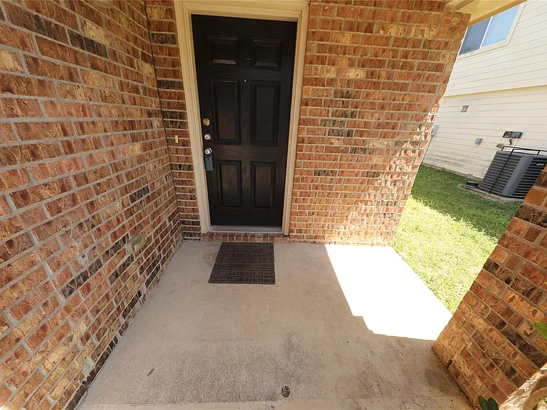 21430 Palma Grv — Photo 2