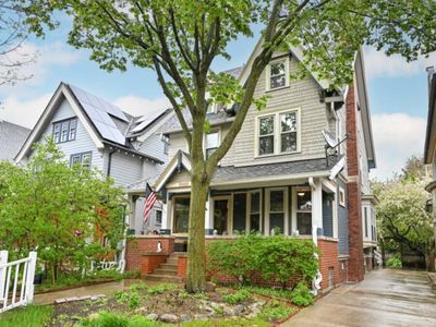 2834 N Hackett AVENUE, Milwaukee, WI, 53211