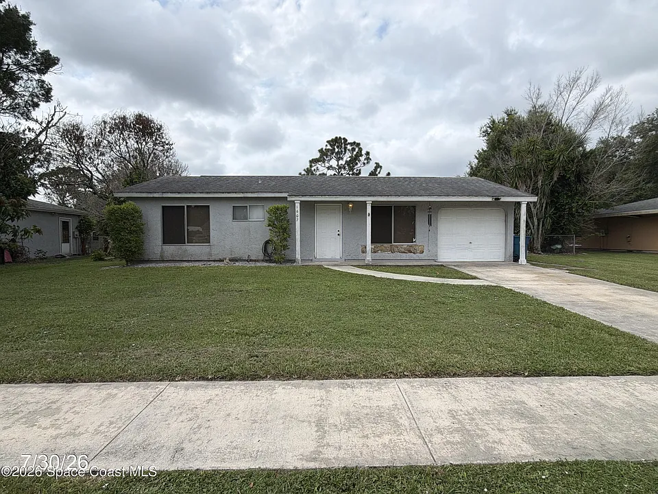1607 Fairfield Cir NE
