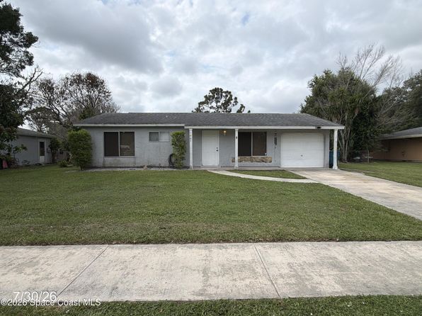 1607 Fairfield Cir NE