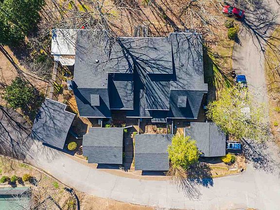2nd image of 1104 N Parkway