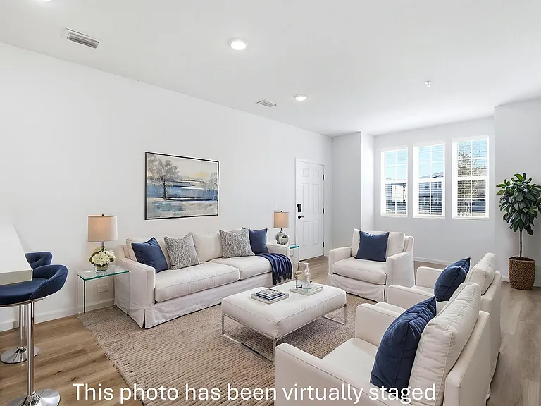 Venture Apartments — Photo 4