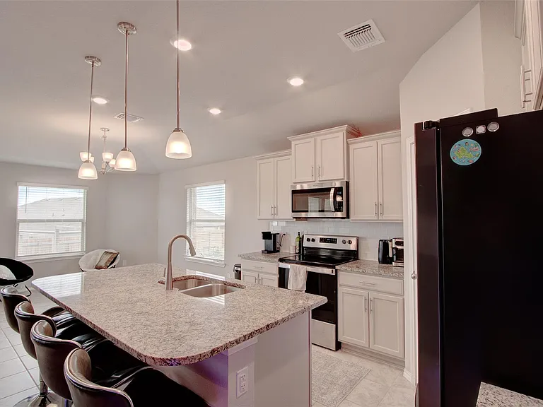 1317 Cesarina St — Photo 10