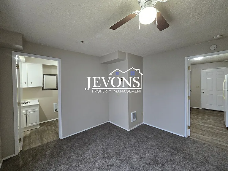 406 S 60th Ave #B — Photo 7