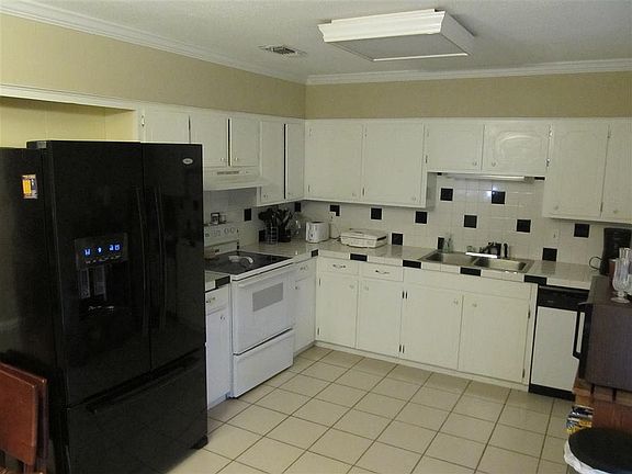 5th image of 101 Pine Grove Cir